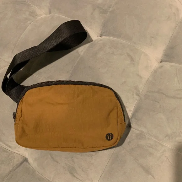 Lululemon Everywhere Belt Bag OG Burnt Caramel - Picture 2 of 15